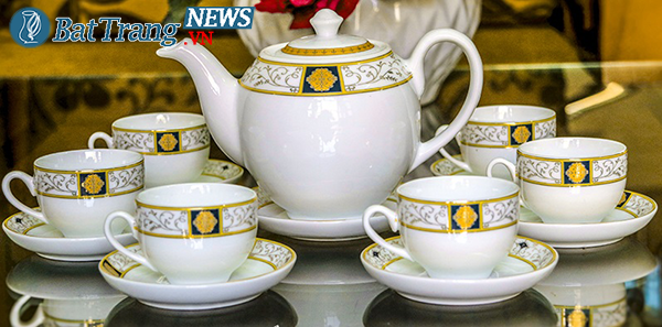 bộ ấm cameria viền vàng