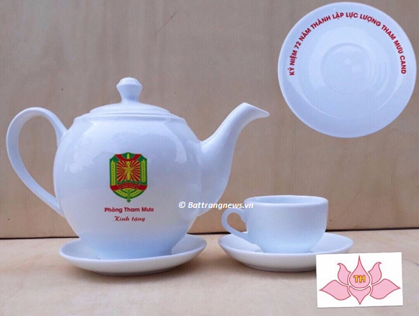 in logo, in chữ lên bộ ấm chén làm quà tặng