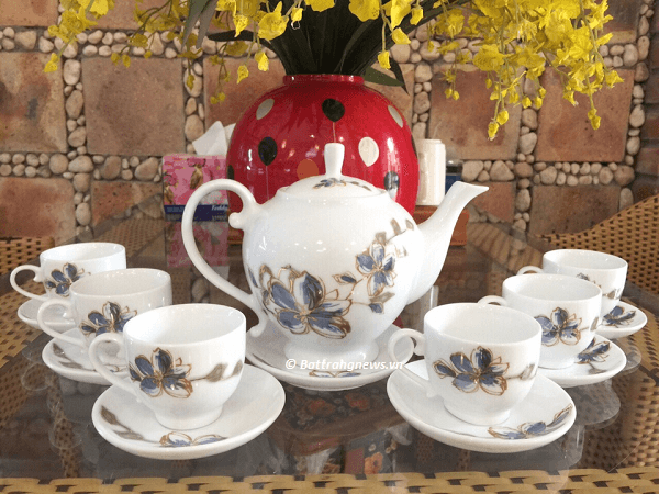 ấm chén bát tràng giá rẻ mẫu 10