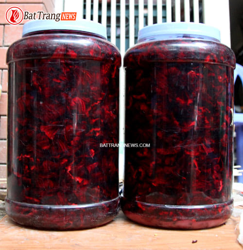 C&aacute;ch ng&acirc;m rượu hạt atiso đỏ