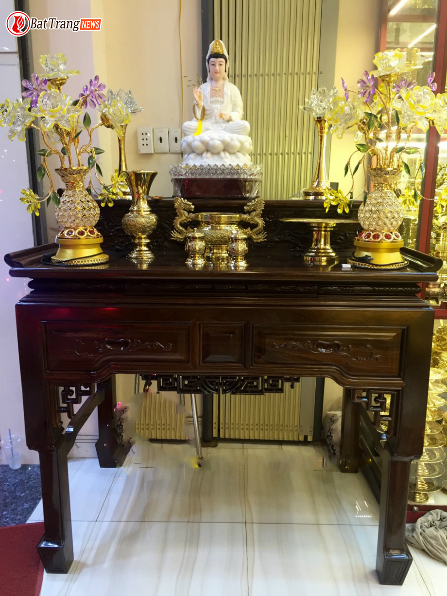 Năm 2024, bàn thờ Phật bà Quan Âm trở thành nét đặc trưng của đời sống tâm linh người dân Việt Nam. Với màu sắc tươi sáng và kiểu dáng hiện đại, bàn thờ này thu hút các nhà thờ và ngôi chùa lớn khắp cả nước. Hãy xem hình ảnh liên quan để chiêm ngưỡng vẻ đẹp tuyệt vời của bàn thờ này.