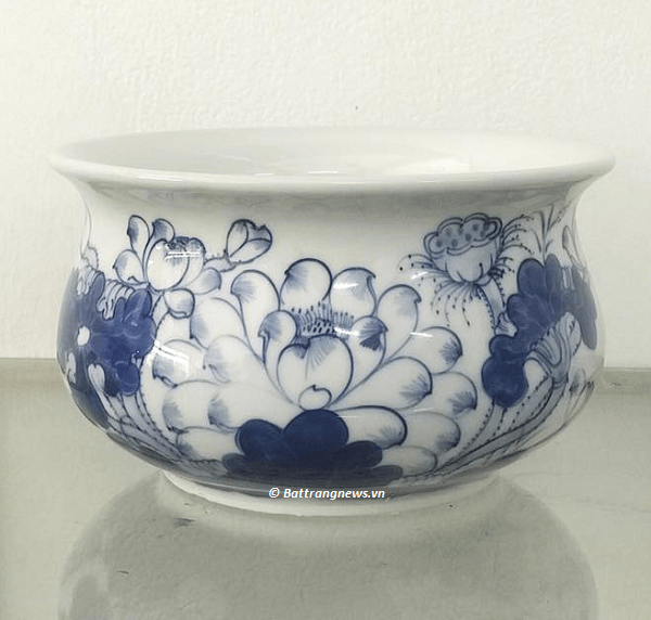 Bát hương giả cổ men lam vẽ sen