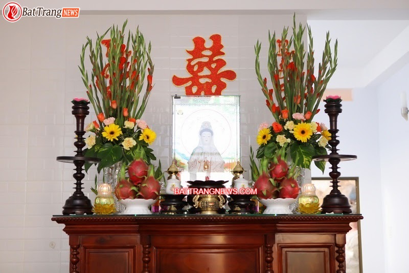 c&aacute;ch cắm hoa để tr&ecirc;n b&agrave;n thờ Phật 5