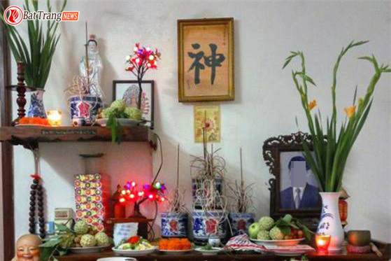 Bàn thờ có 2 bát hương được không