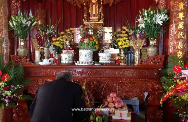 sắp xếp bát hương