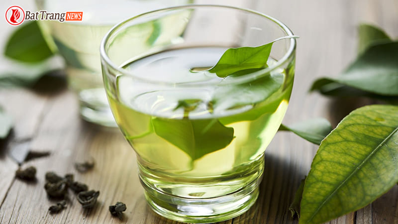 Uống tr&agrave; xanh thay nước c&oacute; tốt kh&ocirc;ng