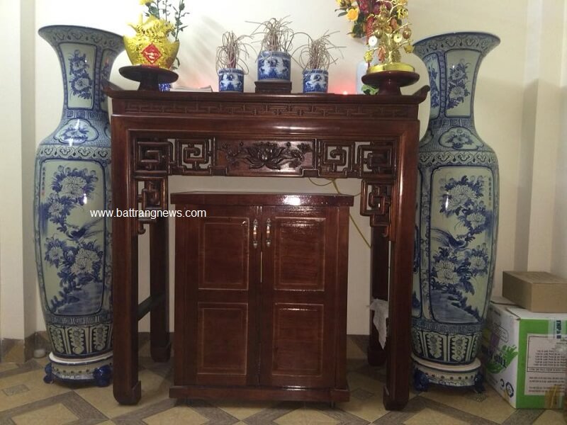 cách đặt lộc bình trong phòng thờ