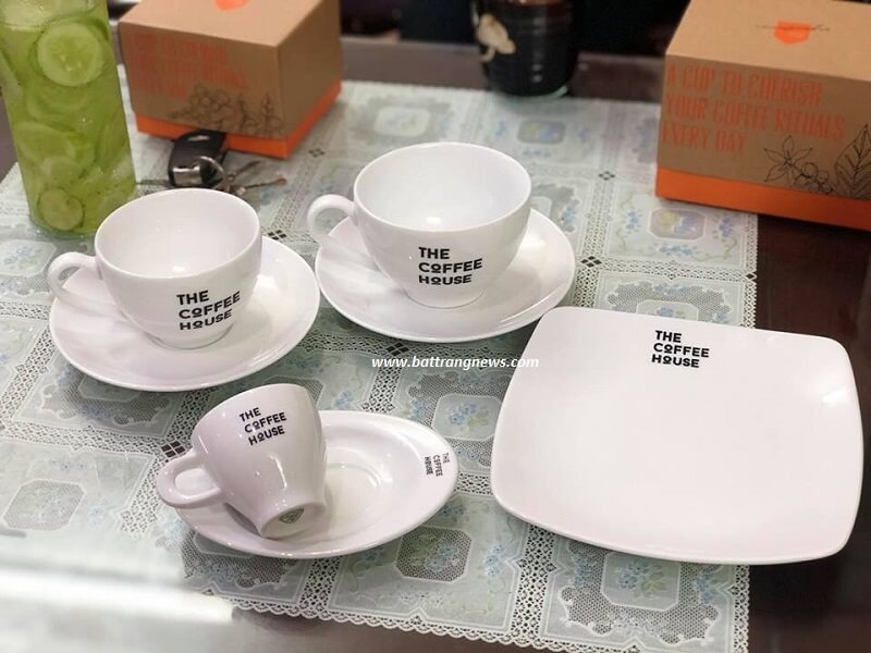 ly thủy tinh uống cà phê