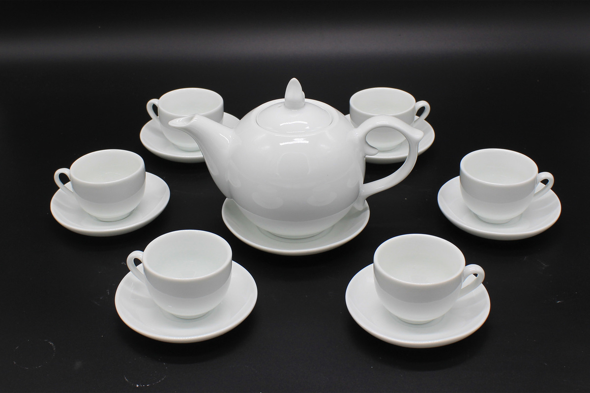 Ấm ch&eacute;n in logo d&aacute;ng ch&oacute;p lửa men trắng