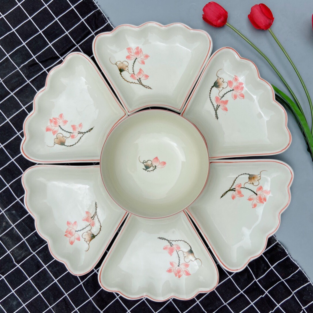 Bộ b&aacute;t đĩa B&aacute;t Tr&agrave;ng hoa mặt trời vẽ sen hồng