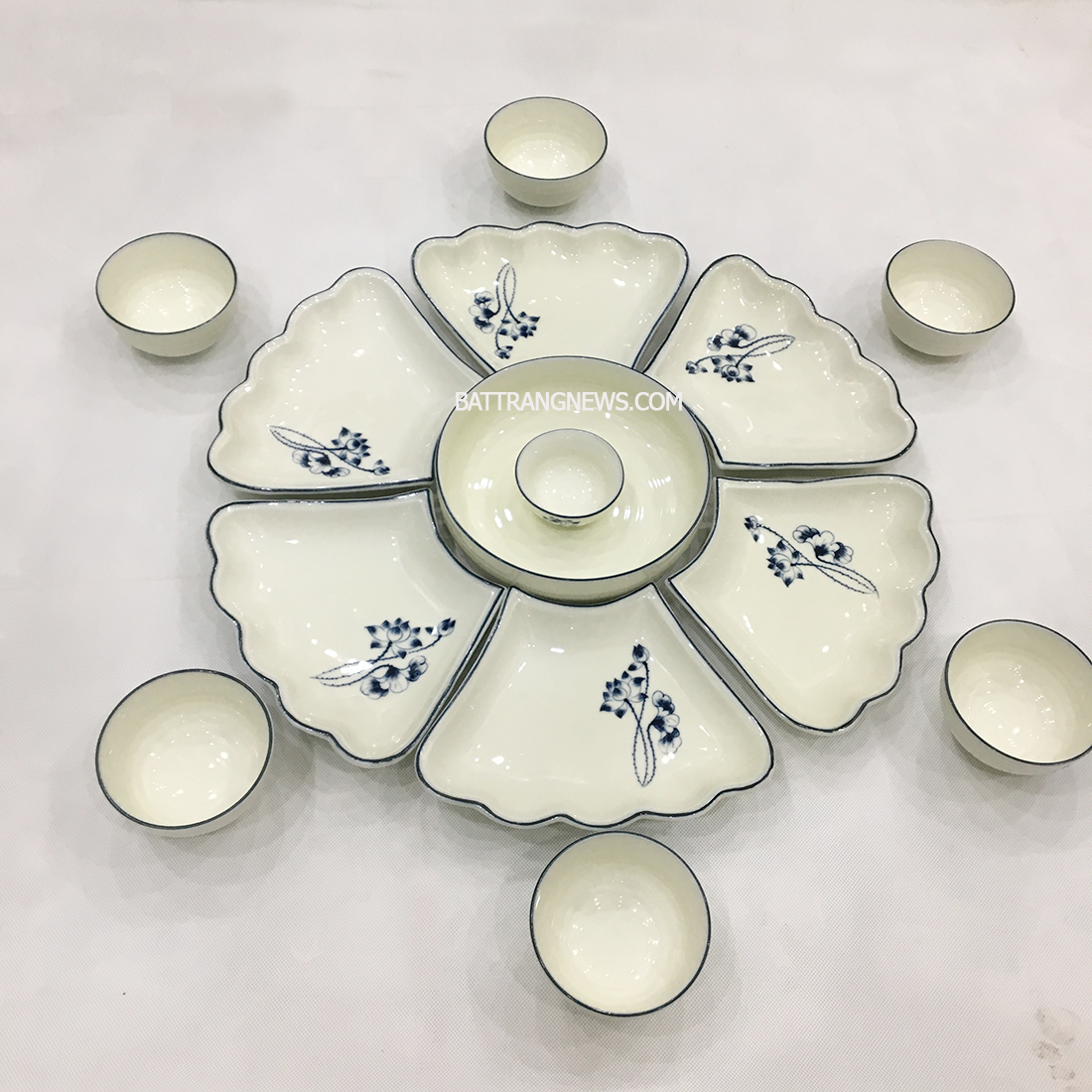 Bộ b&aacute;t đĩa B&aacute;t Tr&agrave;ng hoa mặt trời vẽ sen xanh 2