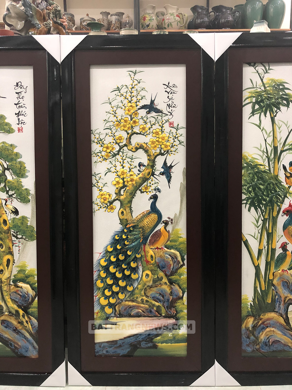 Tranh tứ qu&yacute; đắp nổi B&aacute;t Tr&agrave;ng men m&agrave;u