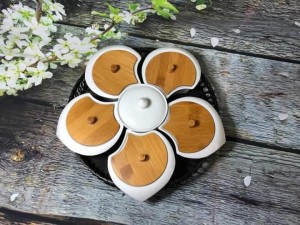 Khay mứt tết hoa 5 cánh khay mây, nắp gỗ Bát Tràng