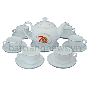 Ấm chén in logo dáng Minh Long chỉ vàng 70 năm nghành công an