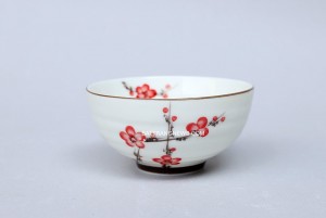 Bát ăn cơm men kem vẽ đào đỏ