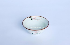 Bát chiết yêu men kem vẽ đào hồng phi 13