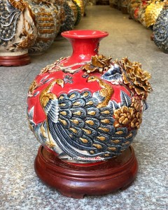 Bình hút tài lộc đắp nổi công đào men đỏ