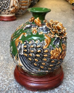 Bình hút tài lộc đắp nổi công đào men xanh lục