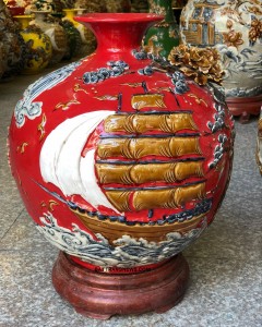 Bình hút tài lộc đắp nổi thuận buồm xuôi gió men đỏ