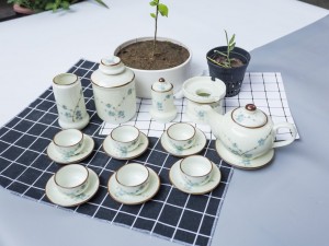 Bộ ấm chén men kem dáng quả hồng vẽ hoa đào xanh full phụ kiện