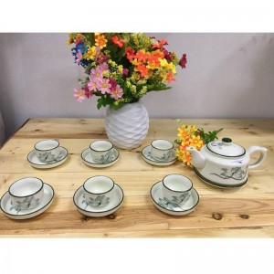 Bộ ấm chén men kem dáng vuông vẽ hoa sen xanh