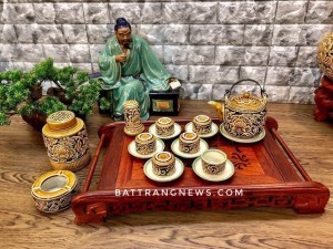 Bộ ấm chén Bát Tràng uống trà khắc nổi hoa phù dung vàng dáng vại