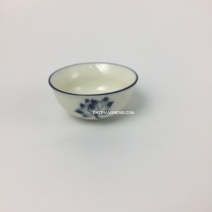 Bát chấm mắm men kem vẽ sen lam