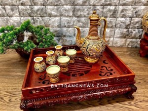 Bộ bình ly uống rượu Bát Tràng khắc nổi hoa phù dung vàng