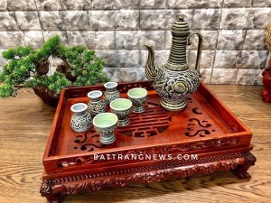 Bộ bình ly uống rượu khắc nổi hoa phù dung xanh