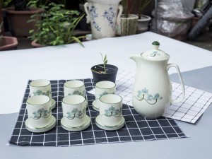 Bộ cốc và bình đựng nước men kem sen xanh