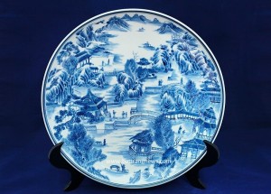 Đĩa cảnh trang trí vẽ Sơn thủy hữu tình men lam