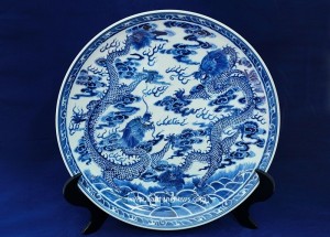 Đĩa cảnh trang trí vẽ Song Long men lam