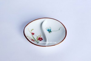 Đĩa muối oval 2 ngăn men kem vẽ hoa cỏ đỏ