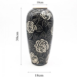Lọ hoa sứ dáng chum thon khắc hoa hồng nền đen lỳ