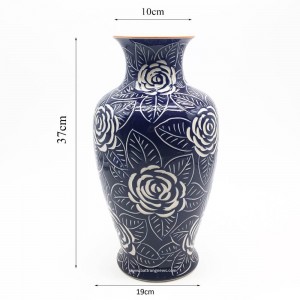 Lọ hoa sứ dáng đùi dế khắc hoa hồng nền xanh tím