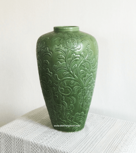 Lọ hoa khắc nổi hoa phù dung dáng chum thon cổ đứng