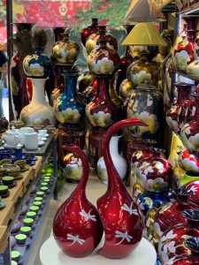 Lọ hoa sơn mài vẽ Chuồn Chuồn dáng thiên nga nền đỏ 45cm