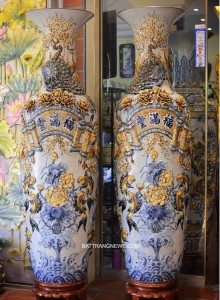 Lọ lộc bình Phúc Mãn Đường men rạn đắp nổi 1m6