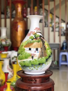 Lọ sơn mài dáng tỳ bà vẽ đồng quê S2