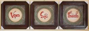 Tranh sứ đắp nổi chữ Vạn Sự Thành