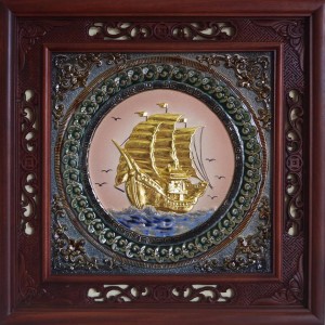 Tranh sứ dát vàng Thuận Buồm Xuôi Gió Bát Tràng cao cấp