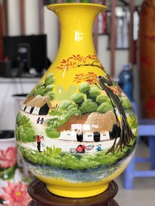 Lọ tỳ bà đại sơn mài nền vàng vẽ cảnh đồng quê S2